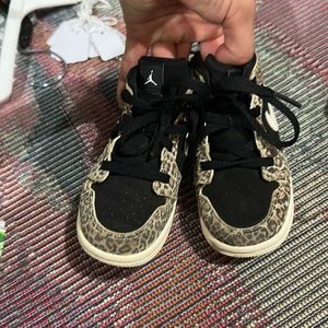***ADORABLE***Jordan Shoes Jordan 1 Mid